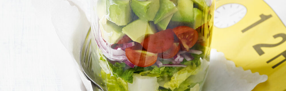 Caesar-Schicht-Salat im Glas
