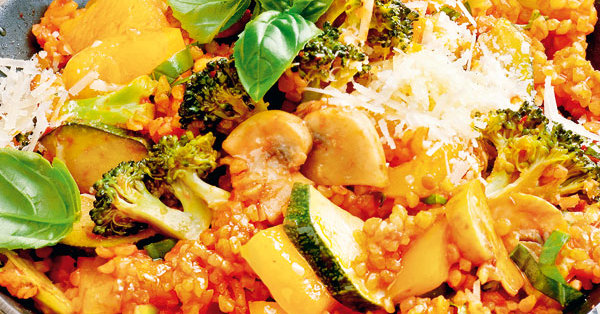 Bulgur-Gemüse-Pfanne mit Parmesan Rezept | Küchengötter