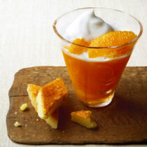 Orangensalat mit Amarettoschaum und Mandelbiskuit