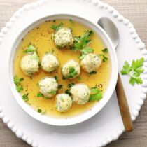 Vegane Markklößchensuppe Vegane Markklößchensuppe
