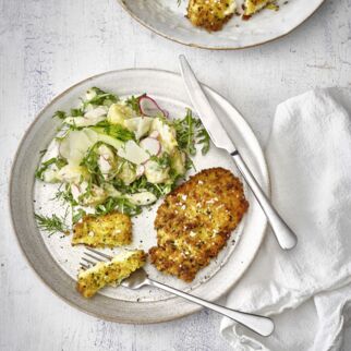 Hähnchenschnitzel mit Kartoffelsalat Hähnchenschnitzel mit Kartoffelsalat
