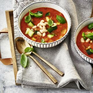 Ofentomatensuppe mit
weissen Bohnen Ofentomatensuppe mit
weissen Bohnen