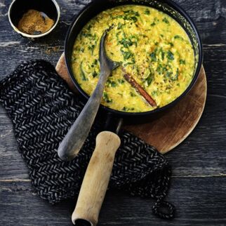 Linsen-Dal mit Kokos
und Spinat Linsen-Dal mit Kokos
und Spinat