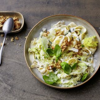 Wirsing-Pasta mit Nüssen Wirsing-Pasta mit Nüssen