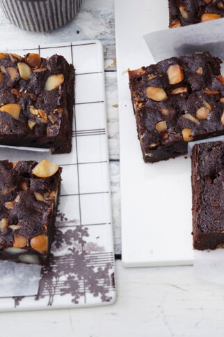 Apfel-Macadamia-Brownies Apfel-Macadamia-Brownies