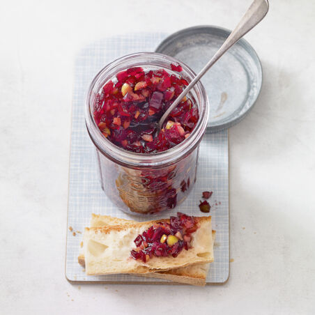Oliven-Zwiebel-Marmelade mit Cranberrys