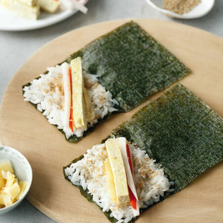 Temaki-Sushi mit »Kaviar« und Wasabi-Tofu