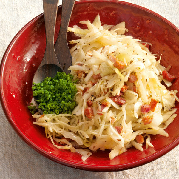 Weißkohlsalat mit Speck Rezept | Küchengötter Weißkohlsalat mit Speck Rezept | Küchengötter