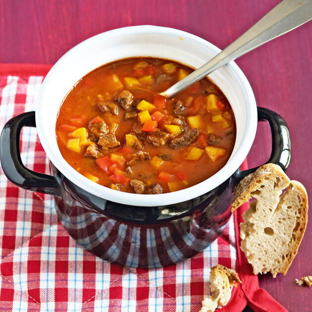 Gulaschsuppe mit Paprika Rezept | Küchengötter Gulaschsuppe mit Paprika Rezept | Küchengötter
