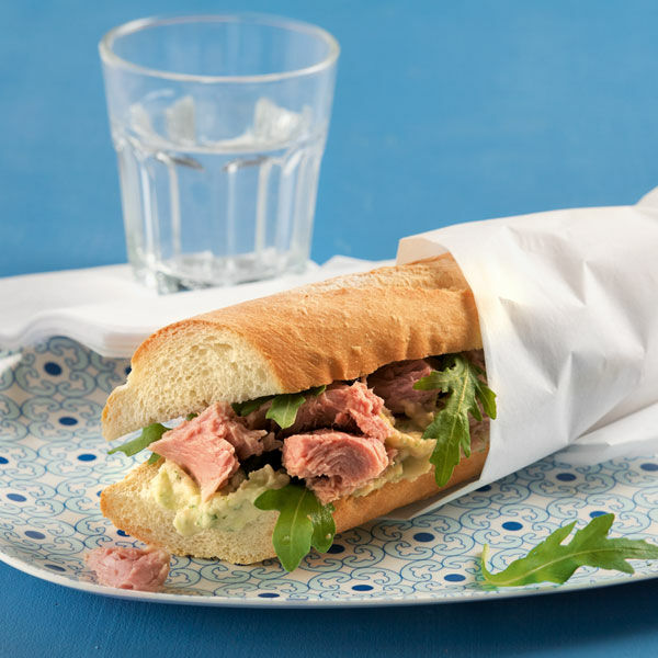 Thunfisch-Sandwich mit grüner Sauce Rezept | Küchengötter