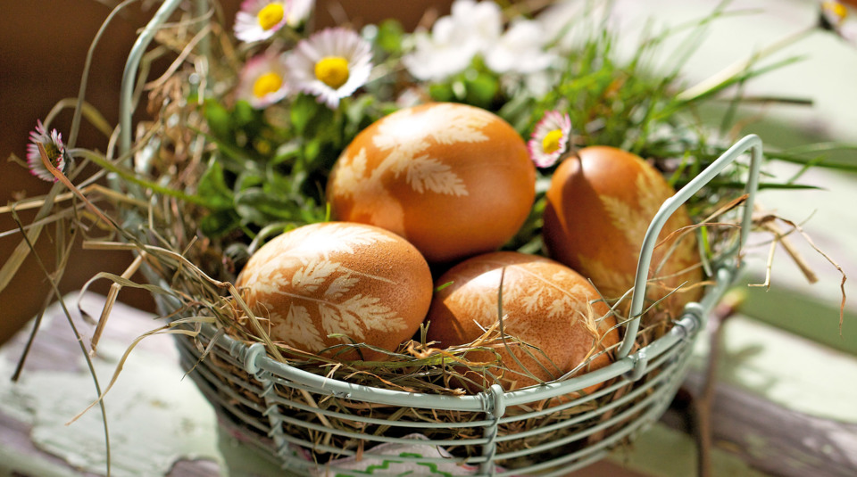 Rezepte für Ostern: Ostereier natürlich färben | Küchengötter