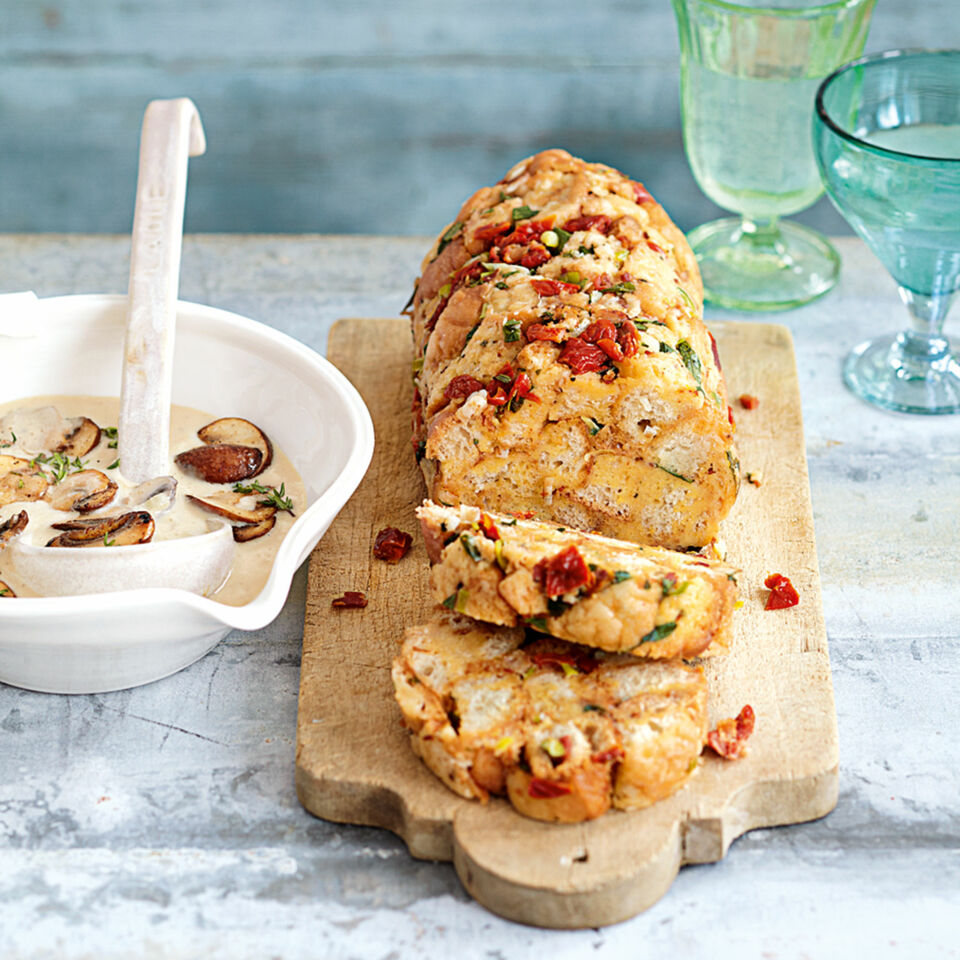 Serviettenknödel mit Pilzsauce Rezept | Küchengötter Serviettenknödel mit Pilzsauce Rezept | Küchengötter