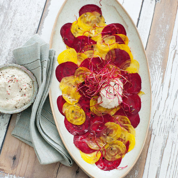Carpaccio von roter und gelber Bete mit Cashewmus Rezept | Küchengötter Carpaccio von roter und gelber Bete mit Cashewmus Rezept | Küchengötter