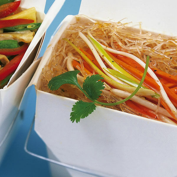 Sprossensalat mit Glasnudeln Rezept | Küchengötter Sprossensalat mit Glasnudeln Rezept | Küchengötter