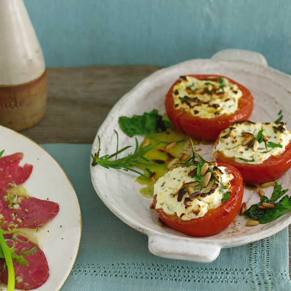 Gegrillter Ziegenkäse auf Tomaten Rezept | Küchengötter Gegrillter Ziegenkäse auf Tomaten Rezept | Küchengötter