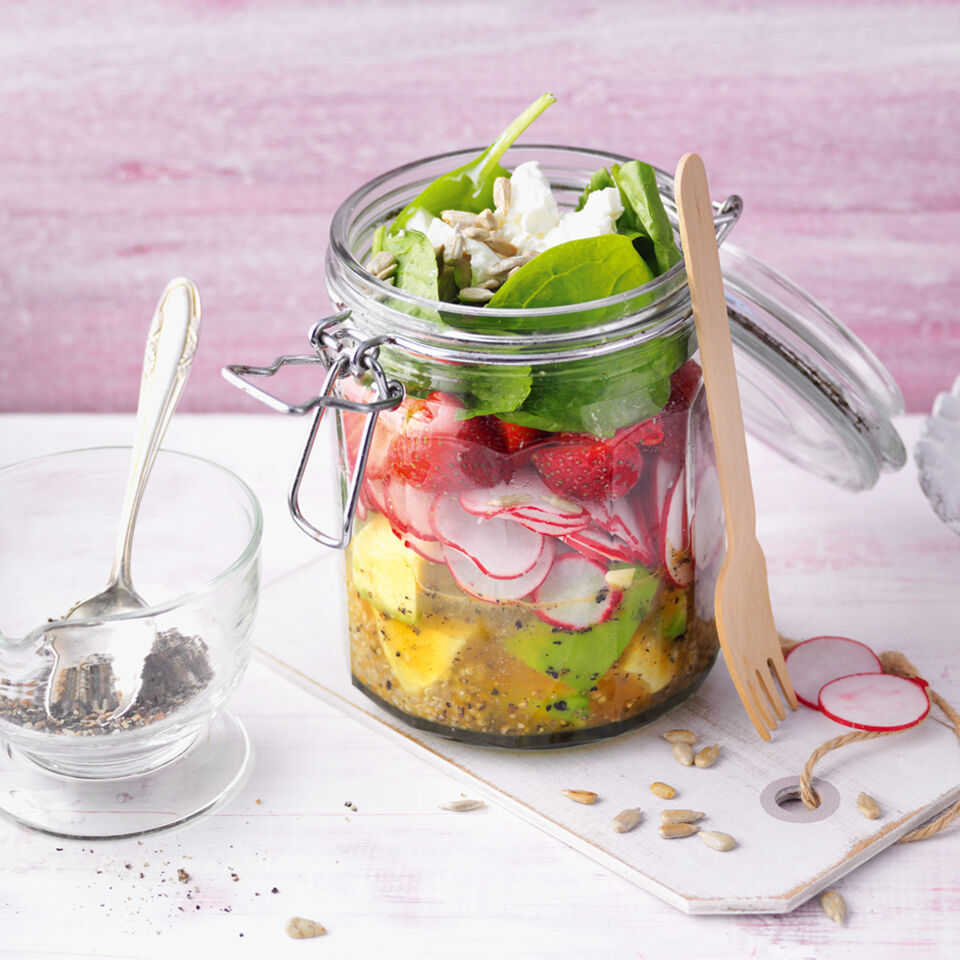 Quinoa-Spinat-Salat mit Ziegenkäse Rezept | Küchengötter