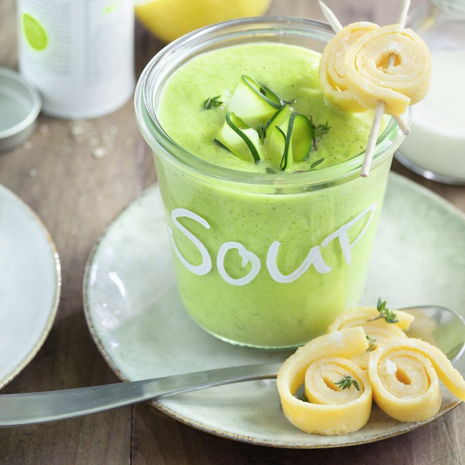 Zucchinicremesuppe mit Ei Rezept (Low Carb) | Küchengötter Zucchinicremesuppe mit Ei Rezept (Low Carb) | Küchengötter