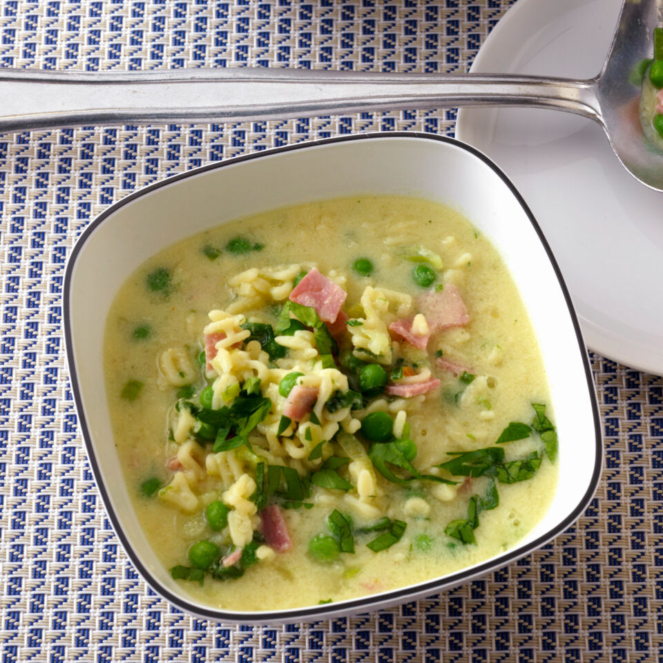 Nudelsuppe mit Ei Rezept | Küchengötter Nudelsuppe mit Ei Rezept | Küchengötter