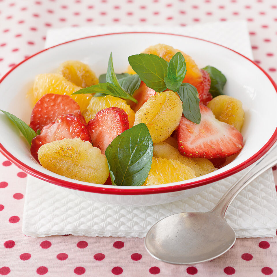 Süße Gnocchi mit Orangen-Erdbeeren Rezept | Küchengötter