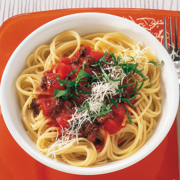 Spaghetti mit Tomaten und Olivenpaste Rezept | Küchengötter