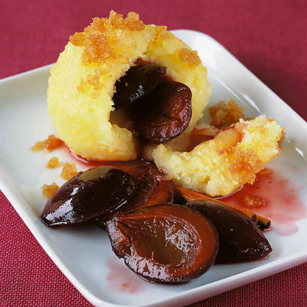 Zwetschgenknödel mit Fertigteig Rezept | Küchengötter Zwetschgenknödel mit Fertigteig Rezept | Küchengötter