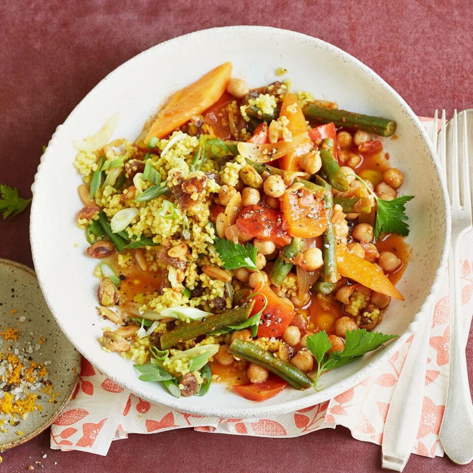 Orientalisches Gemüse mit Orangen-Gewürz-Hirse Rezept | Küchengötter Orientalisches Gemüse mit Orangen-Gewürz-Hirse Rezept | Küchengötter