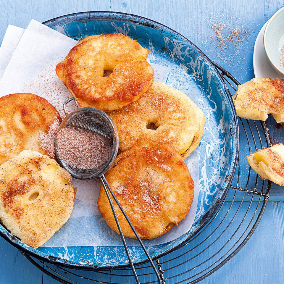 Apfelkücherl mit Zimtzucker Rezept | Küchengötter Apfelkücherl mit Zimtzucker Rezept | Küchengötter