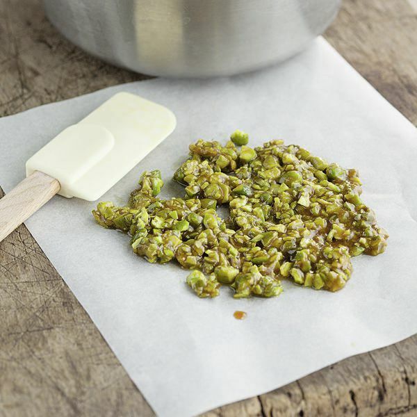 Pistazien-Macarons mit Krokant Rezept | Küchengötter Pistazien-Macarons mit Krokant Rezept | Küchengötter