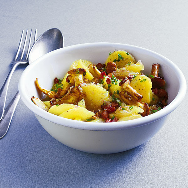Kartoffelsalat mit Pfifferlingen Rezept | Küchengötter