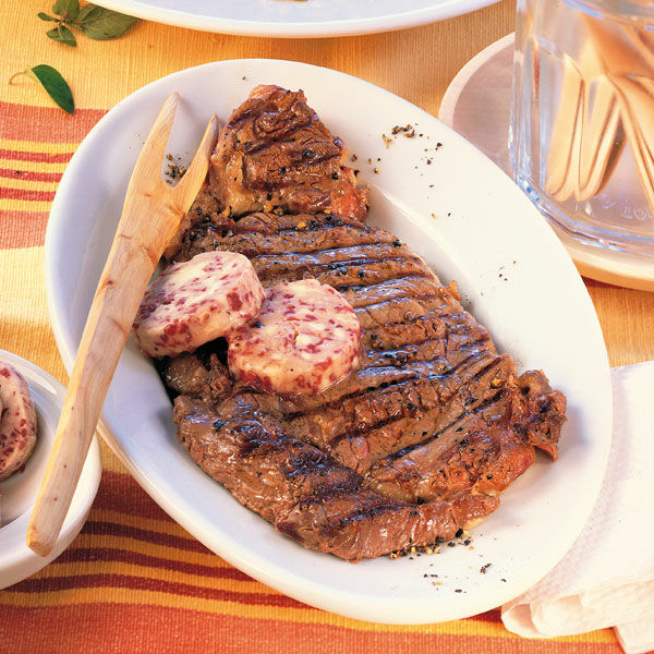 Rumpsteaks mit Rotwein-Schalotten-Butter Rezept | Küchengötter Rumpsteaks mit Rotwein-Schalotten-Butter Rezept | Küchengötter