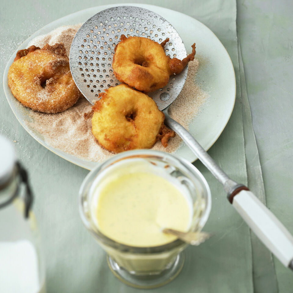 Apfelküchlein mit Vanillesauce Rezept | Küchengötter