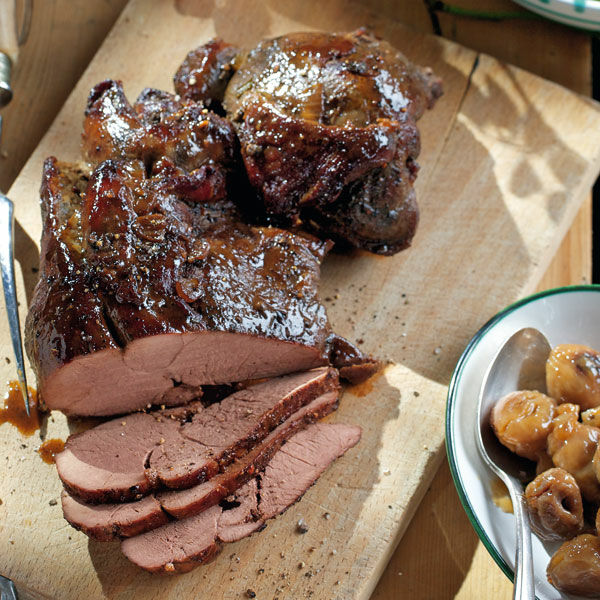 Hirschkeule mit Wirsingpüree und Maronen Rezept | Küchengötter Hirschkeule mit Wirsingpüree und Maronen Rezept | Küchengötter