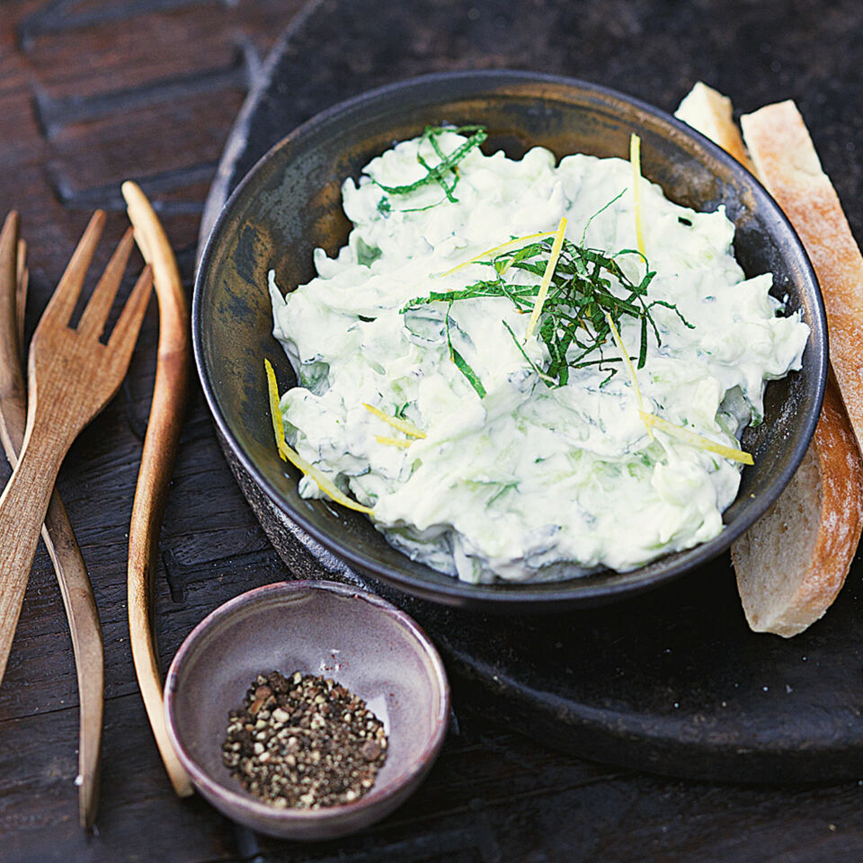 Gurken-Joghurt-Dip | Raclette Beilage | Küchengötter Gurken-Joghurt-Dip | Raclette Beilage | Küchengötter