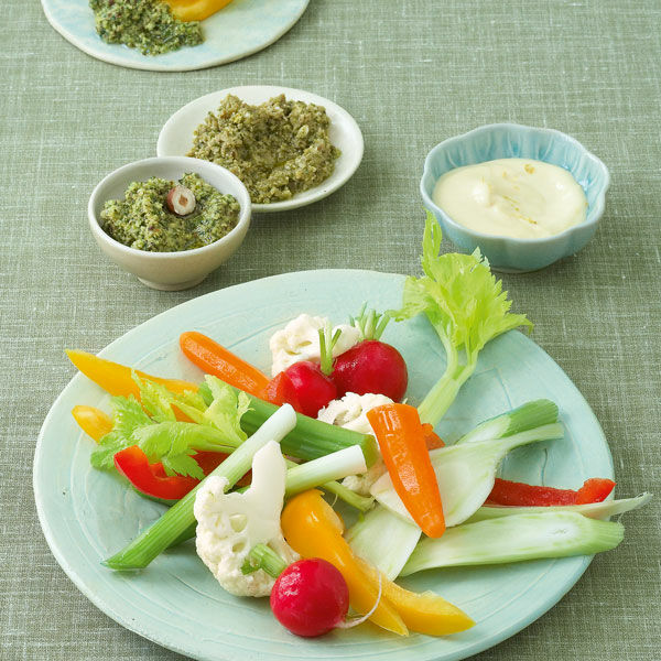 Rohkost-Platte mit drei Dips Rezept | Küchengötter Rohkost-Platte mit drei Dips Rezept | Küchengötter