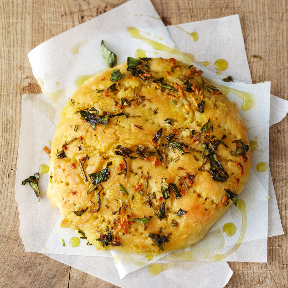 Pizzabrot mit Kräutern Rezept | Küchengötter Pizzabrot mit Kräutern Rezept | Küchengötter