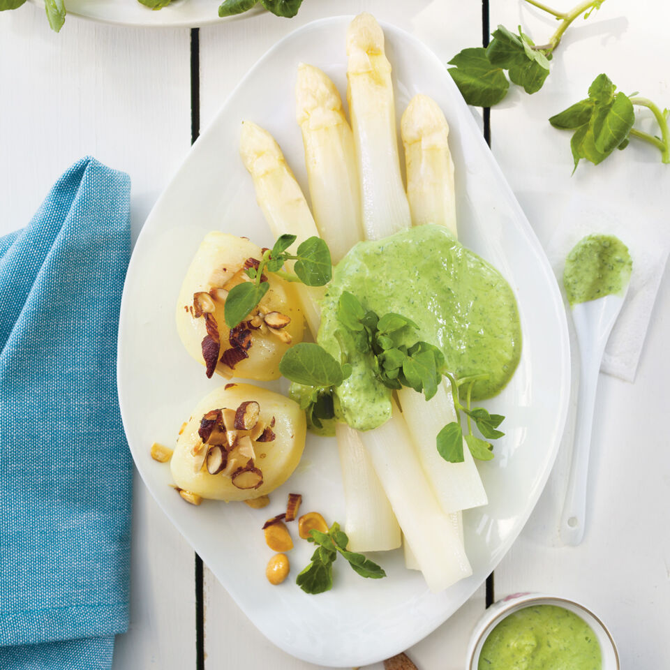 Weißer Spargel mit Grüner Sauce Rezept | Küchengötter Weißer Spargel mit Grüner Sauce Rezept | Küchengötter