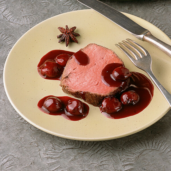 Rinderfilet mit Rotwein-Kirsch-Sauce Rezept | Küchengötter Rinderfilet mit Rotwein-Kirsch-Sauce Rezept | Küchengötter