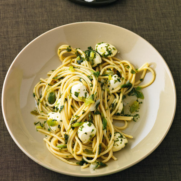 Nudeln mit Kräuter-Vinaigrette Rezept | Küchengötter Nudeln mit Kräuter-Vinaigrette Rezept | Küchengötter