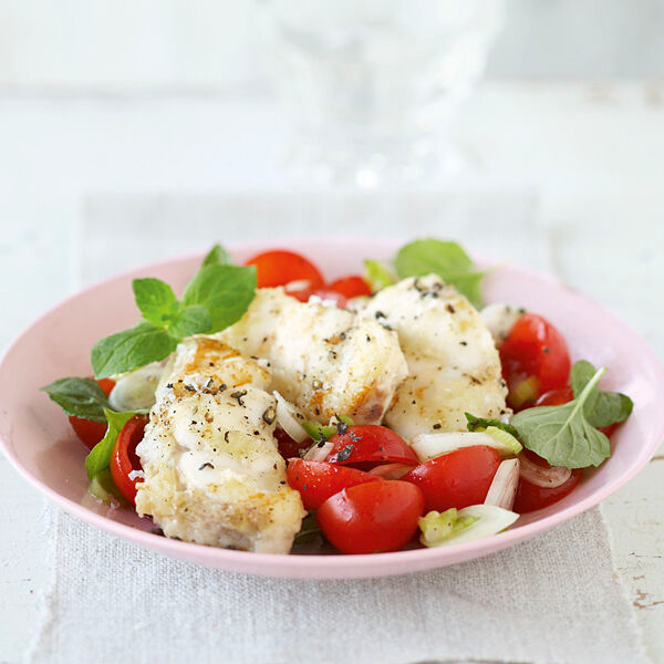 Seeteufelfilet mit Tomaten-Minze-Salat Rezept | Küchengötter