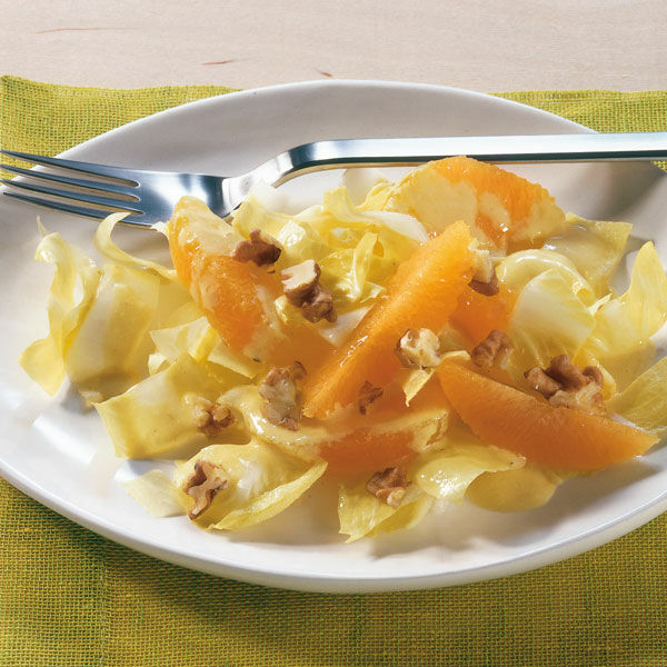 Schneller Chicoréesalat mit Orangenfilets Rezept | Küchengötter