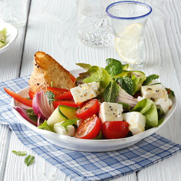 Griechischer Salat mit Minze Rezept | Küchengötter Griechischer Salat mit Minze Rezept | Küchengötter