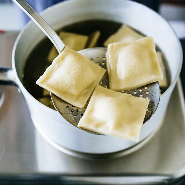 Maultaschen mit Gemüse-Brät-Füllung Rezept (glutenfrei) | Küchengötter Maultaschen mit Gemüse-Brät-Füllung Rezept (glutenfrei) | Küchengötter