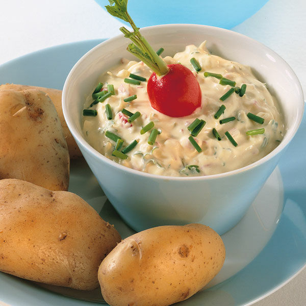 Neue Kartoffeln mit Frühlingsquark Rezept | Küchengötter Neue Kartoffeln mit Frühlingsquark Rezept | Küchengötter