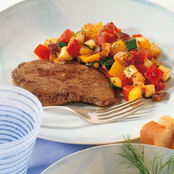 Minutensteaks mit Ratatouille Rezept | Küchengötter Minutensteaks mit Ratatouille Rezept | Küchengötter