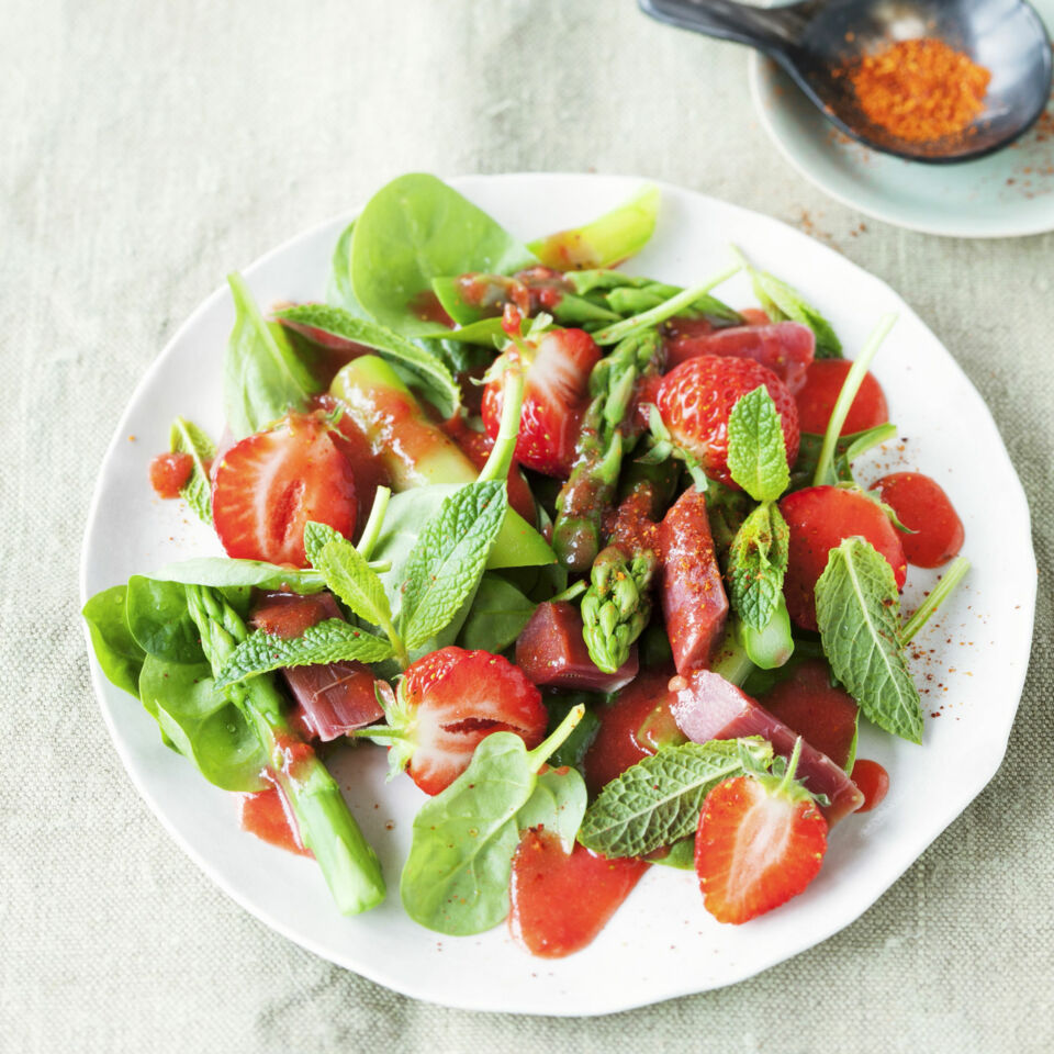 Rezept für Spargelsalat mit Erdbeeren | Küchengötter
