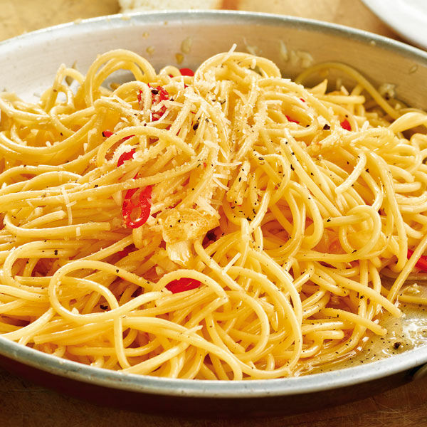 Spaghetti mit Knoblauchöl und Peperoni Rezept | Küchengötter
