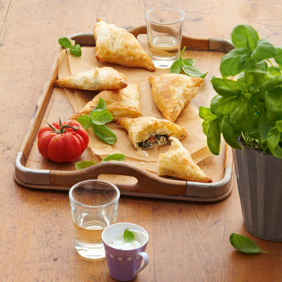 Blätterteigtaschen mit Spinat-Ricotta-Füllung Rezept | Küchengötter