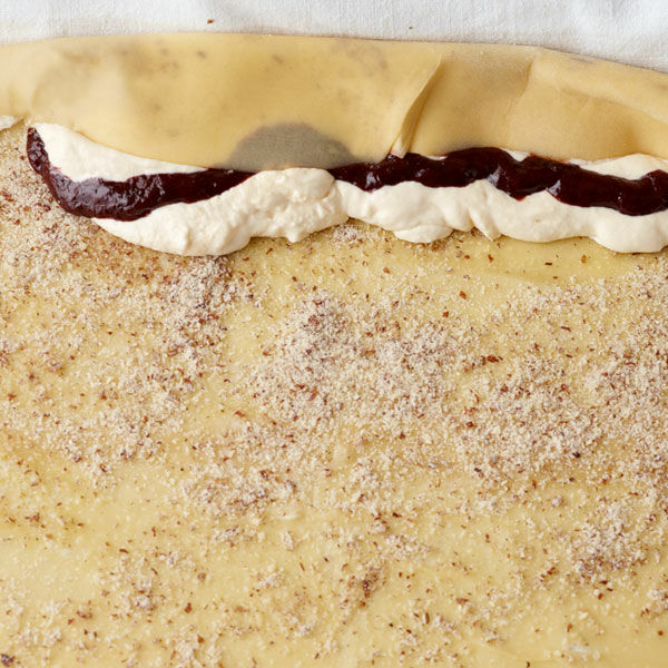 Millirahmstrudel mit Powidl-Füllung Rezept | Küchengötter Millirahmstrudel mit Powidl-Füllung Rezept | Küchengötter