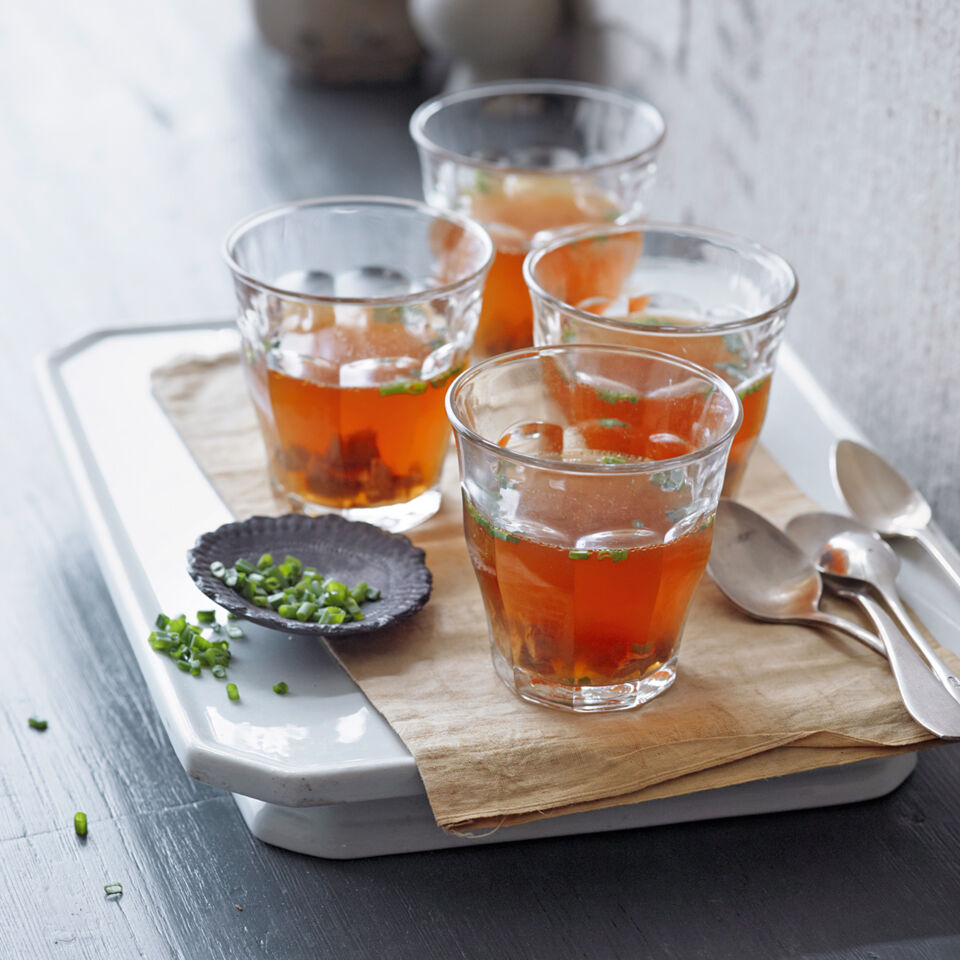 Kraftbrühe vom Ochsenschwanz Rezept | Küchengötter Kraftbrühe vom Ochsenschwanz Rezept | Küchengötter