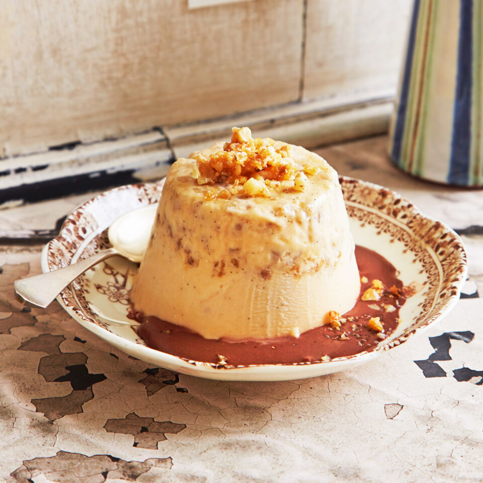 Walnussparfait mit Schoko-Chili-Sauce Rezept | Küchengötter Walnussparfait mit Schoko-Chili-Sauce Rezept | Küchengötter